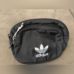 NEW ADIDAS UNISEX WAIST PACK BLACK AND WHITE